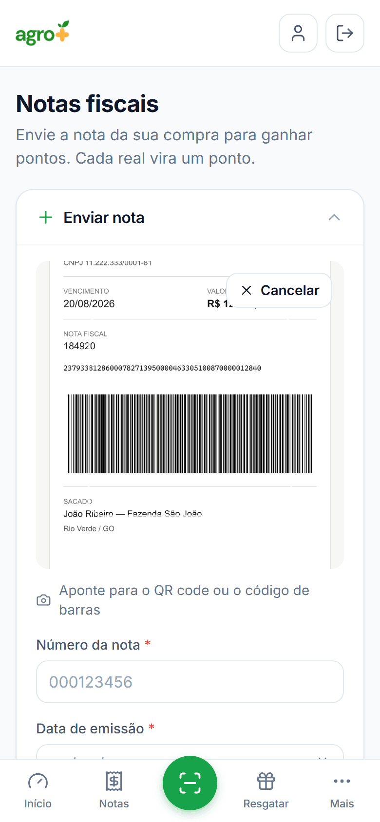 A câmera aberta dentro do app, com um boleto enquadrado e o código de barras à vista.